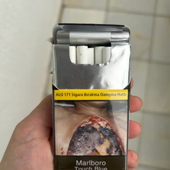 Marlboro Touch Blue İçinden Çıkan Sert Cisimler