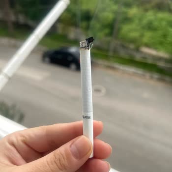 Marlboro Touch Blue İçinden Çıkan Sert Cisimler