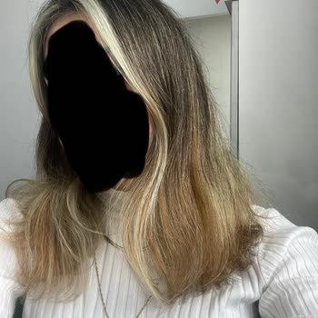 Şeref Fidan Kuaför (Ümraniye) Saç Boyama İşlemi