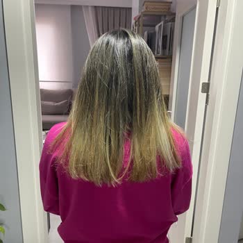 Şeref Fidan Kuaför (Ümraniye) Saç Boyama İşlemi