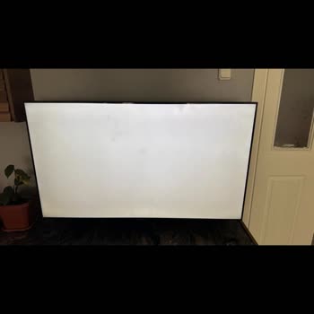 Samsung 55TU7000 TV Has Marks On The Screen Hindering Visuals