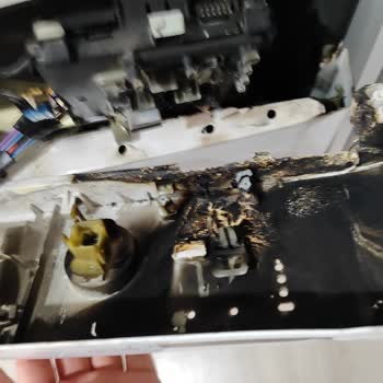 Arçelik Marka Bulaşık Makinesi Çalışır Vaziyette Yandı