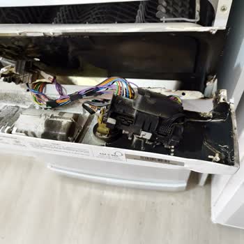 Arçelik Marka Bulaşık Makinesi Çalışır Vaziyette Yandı