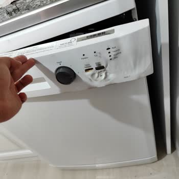 Arçelik Marka Bulaşık Makinesi Çalışır Vaziyette Yandı