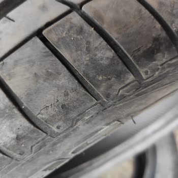 Petlas Marka Yaz Lastiği Derin Çatlamalar