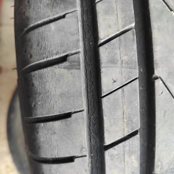 Petlas Marka Yaz Lastiği Derin Çatlamalar