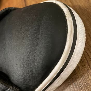 Deichmann Adidas Ayakkabımda Üretim Hatası Var