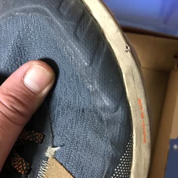 Sportive Salomon Marka Ayakkabının Kumaş Yerlerinden Yırtılması