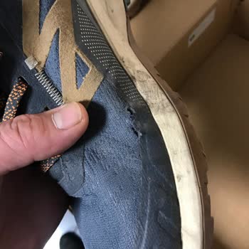 Sportive Salomon Marka Ayakkabının Kumaş Yerlerinden Yırtılması