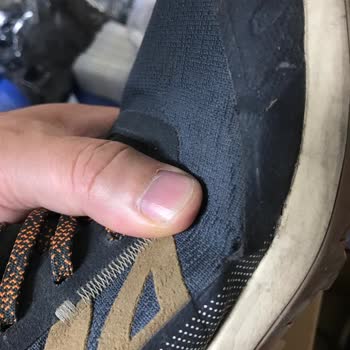 Sportive Salomon Marka Ayakkabının Kumaş Yerlerinden Yırtılması