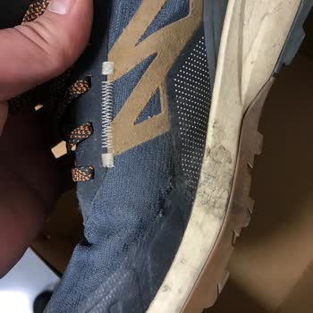 Sportive Salomon Marka Ayakkabının Kumaş Yerlerinden Yırtılması