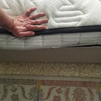 İstikbal Servis Elemanı Yardımcı Olmamak İçin Elinden Geleni Yaptı