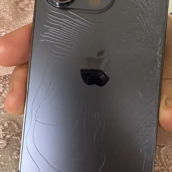 iPhone 14 Pro, Üzerinde Kılıfı İle Yaklaşık 50 Cm'den Düşüp Kırıldı