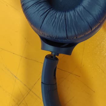 JBL Tune 510BT Headphones Built In A Flimsy Way, Headband Broke