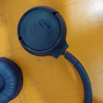 JBL Tune 510BT Headphones Built In A Flimsy Way, Headband Broke