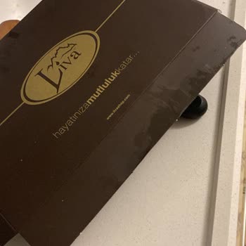 Liva Pastanesi (livashop.com) Verdiğim Su Böreği İçinde Kıl Çıktı