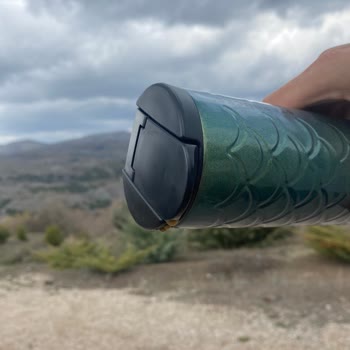 Starbucks Thermos Lid Spills Drinks Due to Loose Cap