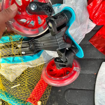 A101 Triathlon Işıklı Scooter Parçalandı