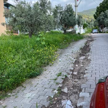 Bursa Büyükşehir Belediyesi Doğalgaz Çalışması İçin Yapılan Kazılar Onarılmıyor