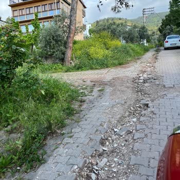 Bursa Büyükşehir Belediyesi Doğalgaz Çalışması İçin Yapılan Kazılar Onarılmıyor