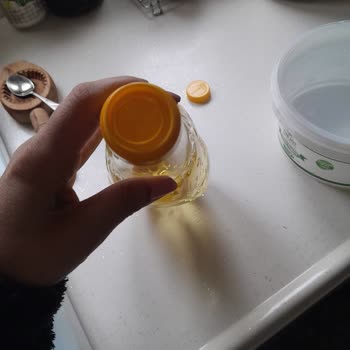 Komili Ayçiçek Yağı Şişesinde Resmen Eksik