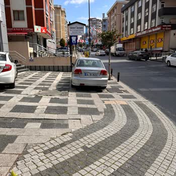 Emniyet Genel Müdürlüğü Kaldırıma Park Etmiş Araç