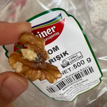 Şahiner Kuruyemiş Hiç Taze Değil Ve Cevizler Ve İncirler Küflü Ve Kurt Lü