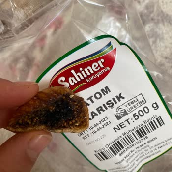 Şahiner Kuruyemiş Hiç Taze Değil Ve Cevizler Ve İncirler Küflü Ve Kurt Lü