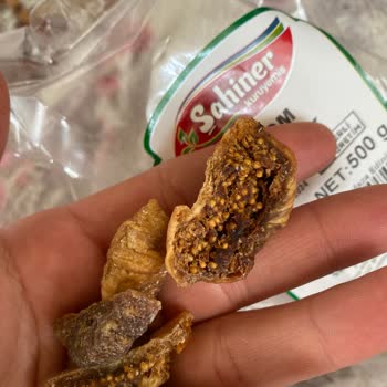 Şahiner Kuruyemiş Hiç Taze Değil Ve Cevizler Ve İncirler Küflü Ve Kurt Lü