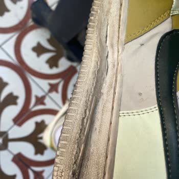 Vega Spor Tabanı Parçalanan Ayakkabı