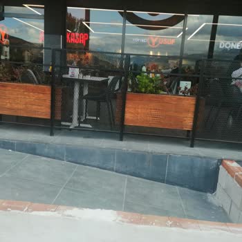 Köfteci Yusuf Engelli Girişi Kapatılmış