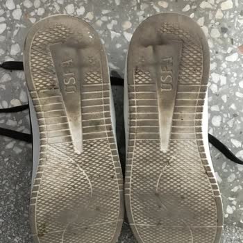 FLO'dan Us Polo Markalı Ayakkabının İç Ve Dış Tabanında Parçalanma