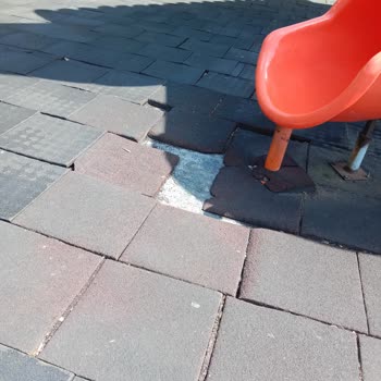 Miniatürk Çocuk Parkı Zemini Çok Kötü!