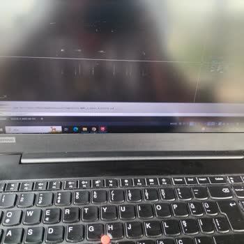 Lenovo Bilgisayar Lenovo E590 Laptop Klavyesi Ekranı Çiziyor.