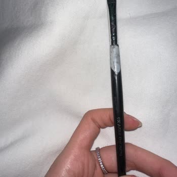 Nascita Makyaj Fırçaları İlk Yıkamada Kırıldı Ve Boyası Aktı