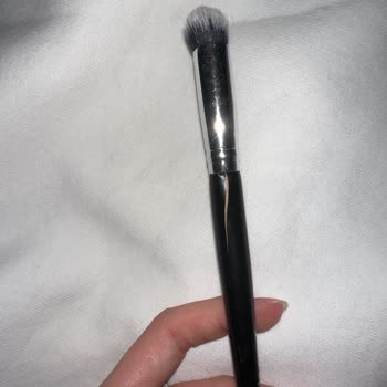 Nascita Makyaj Fırçaları İlk Yıkamada Kırıldı Ve Boyası Aktı