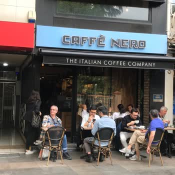 Caffe Nero Kapı Önü Engeli, Saygısız Çalışan