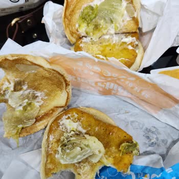 Burger King Hamburger İçinde Çürük Malzeme Çıktı