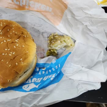 Burger King Hamburger İçinde Çürük Malzeme Çıktı