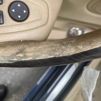 BMW Marka Aracın Kapı Kollarındaki Deri Kısımlarının Erimesi Hakkında