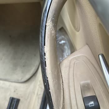 BMW Marka Aracın Kapı Kollarındaki Deri Kısımlarının Erimesi Hakkında