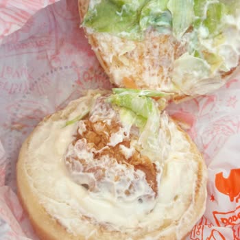 Popeyes Hamburger Siparişi - Hayvanların Önüne Atılmış Tavuk