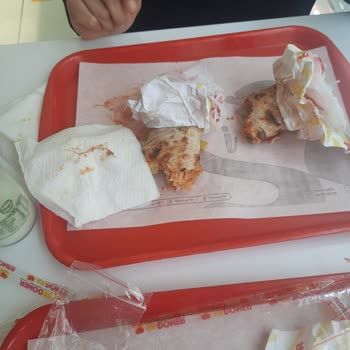 Sr Döner'den Aldığım Dürümde Tavuk Derisi Ve Tüyleri Çıktı