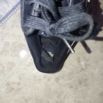 FLO Ayakkabı Ayakkabımın İç Astarı Yırtıldı Şikayetçiyim