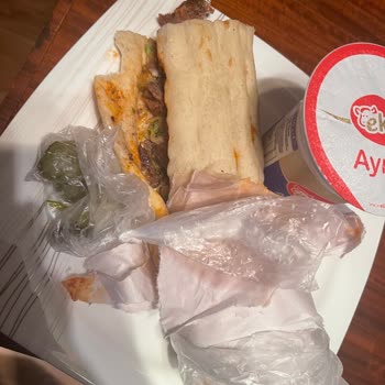 Adana Fırat Cafe'den Alınan Dürümle İlgili Şikayetim