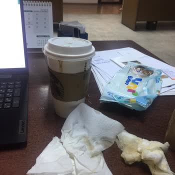 Starbucks Coffee Bardak Ve Kapak Uyumsuzluğu Yüzünden Dökülen Kahve!