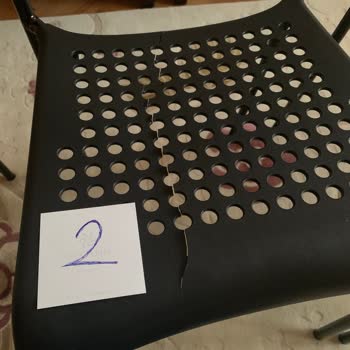 IKEA Adde Model Sandalyenin İçine Düşebilirsiniz...!