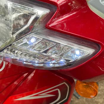 Mondial Motor 100 Sfc Xi Ön Park LED'leri Patladı