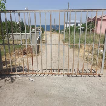 Tuşba Belediyesi Belediyeye Ait Halka Açık Toprak Yol 1 Yildir Yapılmadı.