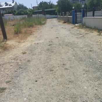 Tuşba Belediyesi Belediyeye Ait Halka Açık Toprak Yol 1 Yildir Yapılmadı.